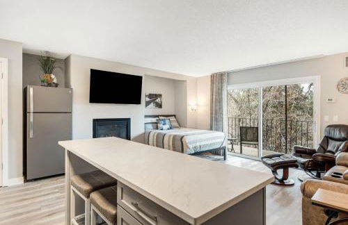 Newly Remodeled Top-floor Condo near Downtown Bend - Photo 16