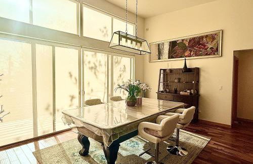 Luxury Family Retreat on Mercer Island Pet-Friendly, Pool Table, Patio & Near Seattle - Book Now & Save! - Foto 11