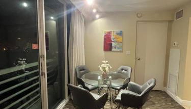 Luxury Waterfront Condo Hilton Hotel Amenities Beach Pool Jacuzzi Jetskis Gym - Foto 3