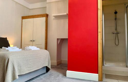6BR Home with Parking Near Wolverhampton - Foto 33
