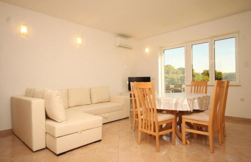 Seaside apartments with a swimming pool Ugljan - 829 - Foto 37