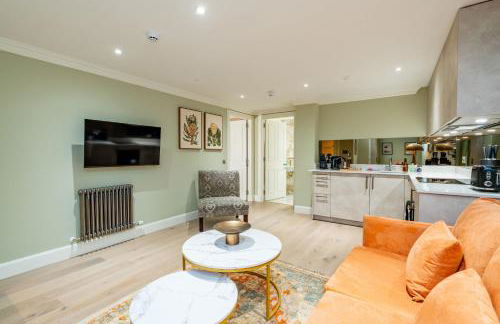 Dragon Suites Luxury Apartments at Rutland Square - Photo 15