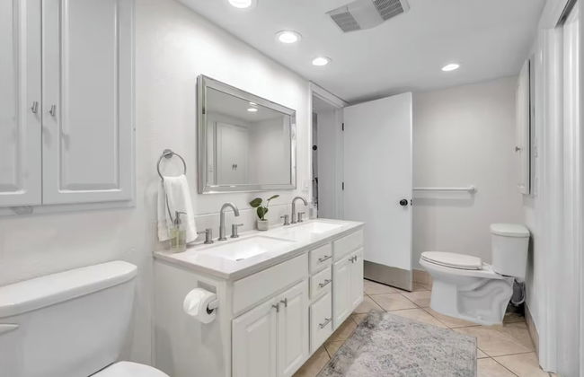 Golden Retreat: Expansive 6BR Home w Heated Pool ~ - Foto 14