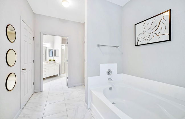 Upstay - Condo Near Disney w Games Pool Sauna - Photo 15