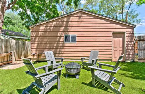 6 Bedroom Duplex Sleeps 14 Close to Lucas Downtown - Photo 46