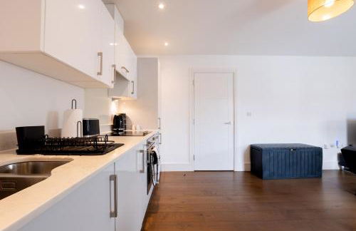 FREE fast Wi-Fi, Netflix & Large Lounge & Balcony! - Foto 14