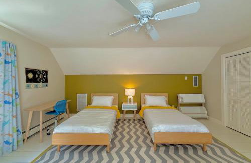 Beautiful House in the Woods, Huge Yard, Hot Tub - Foto 21