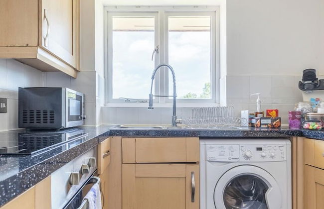 Skyline Haven Modern 2BR w/ Free Parking & 4kTV - Photo 25