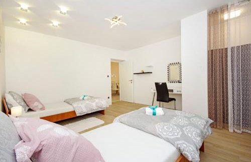 Split Symphony Garden: Modern, new Apartment (4+1), 5 min walk to ˝Firule˝ SAND BEACH, 12 min walk to CITY CENTER - Foto 31