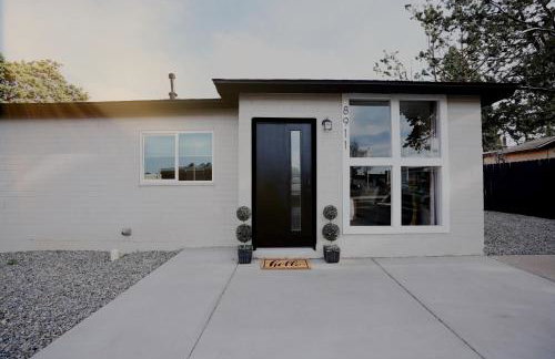 The White House, A Unique ABQ Stay in Central Location near Uptown - Foto 4