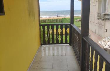 Cabo Frio, Piscina de frente pro Mar, Pé na areia - Foto 37