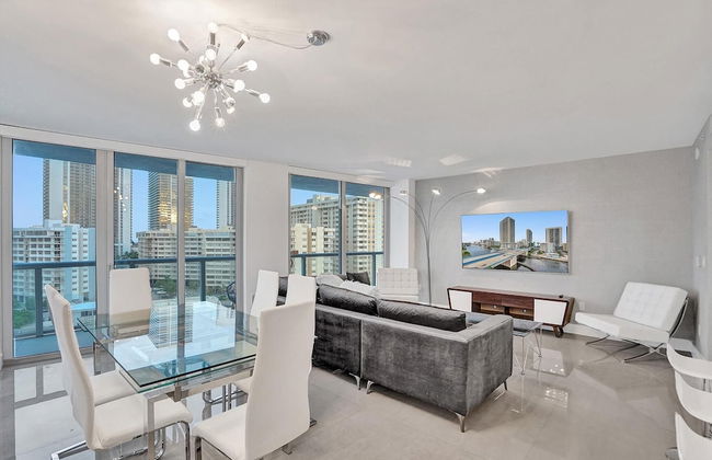 LUXURY 3BD APARTMENT BEACHWALK - Foto 1