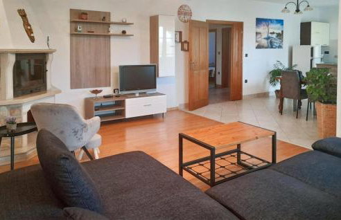 Three-Bedroom Holiday Home In Nedescina - Foto 2