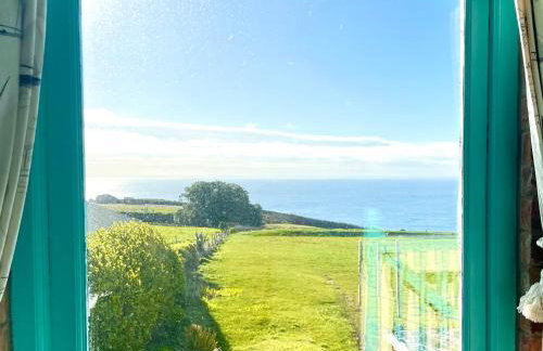 DRIFTWOOD - Super 1 Bedroom Home with Sea Views - Photo 1