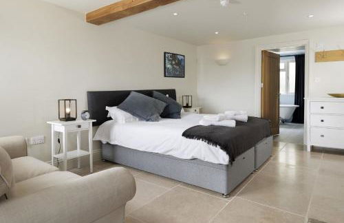 Longborough House - Photo 4