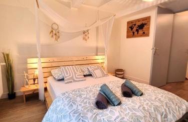 Bali'Sed Triplex bohème près du Château à Sedan, idéal 2 couples, ONLY ADULTS - Foto 1