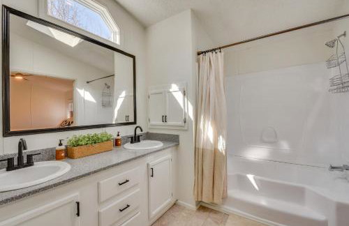 Deck, Grill and Dock Access Lake Keowee Retreat! - Foto 13