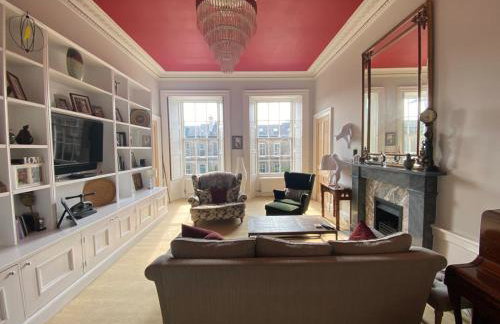 Georgian 4 Bedroom 3 Bathroom New Town Apartment - Foto 4