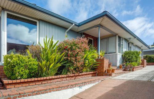 Stunning Bay-View Home in Kensington! - Photo 25