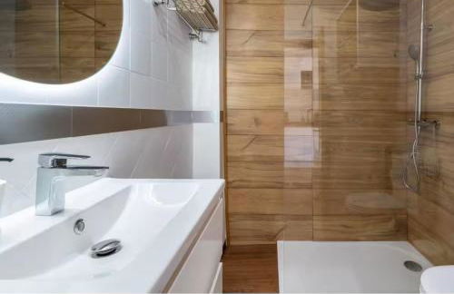 Estudio moderno con parking, frente al Palacio de Congresos - Foto 8