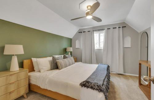 Chic Family Retreat with Game Room backyard with fire pit and minutes to Downtown! - Photo 20