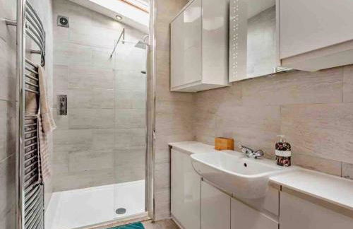 Drovers Lodge, farm retreat in rural Lanarkshire, family and pet friendly, onsite craft distillery, perfect location for exploring central Scotland - Foto 6