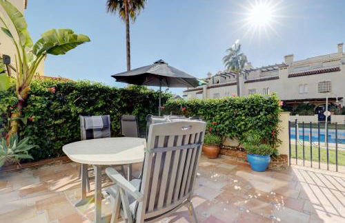 Luxury modern beachfront 3 bed gated community townhouse with pool, sun terrace, sea views close to all amenities - Photo 12