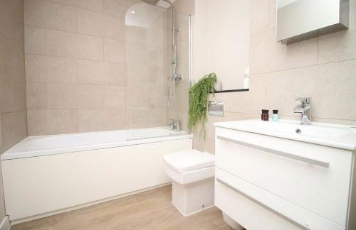 Stylish 2-Bed Apartment in the Heart of Cardiff Bay - Foto 4