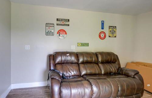 Beautiful Franklin Home with Bunkhouse and Hot Tub! - Foto 40