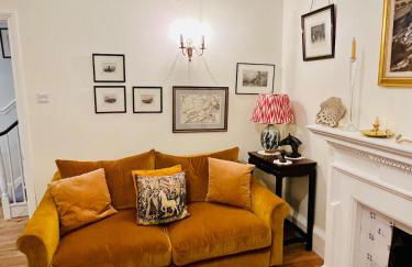 Amazing Large House, Lovely Newly Fitted Kitchen, Sleeps 8 , Nice Views and Garden, Plus a Beach Hut that is Located on Lyme Regis Beach - Photo 11