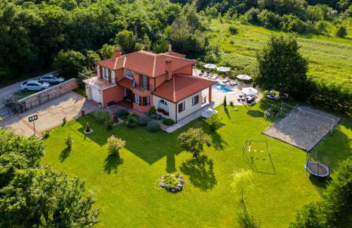 Villa Ivona, a luxurious villa minutes from the sea - Foto 19