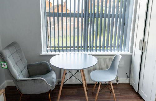 Beautiful en-suite room in a house with free on-street parking! - Foto 8