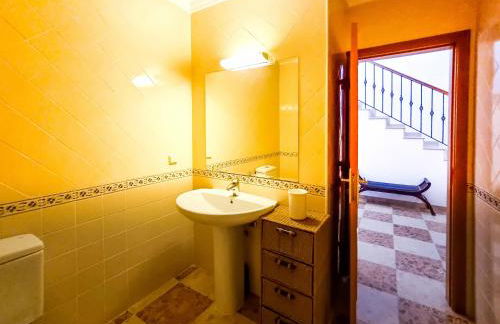 FLH Quinta das Salinas Triplex with Balcony - Photo 9