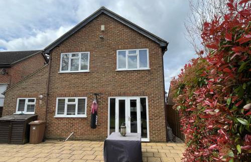 Binfield - Spacious Luxurious Four Bedroom House - Photo 19