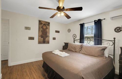 Melvin Village - 5 Bed 3 Bath Arcade Near Lake Pet Friendly fee applies - Foto 44