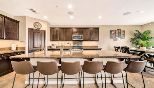 IndioStay 5min to Coachella & Stagecoach Fest -Private Pool, Water Slide, Waterfall, Jacuzzi, Fire Pit - Foto 4, pet friendly, minibar