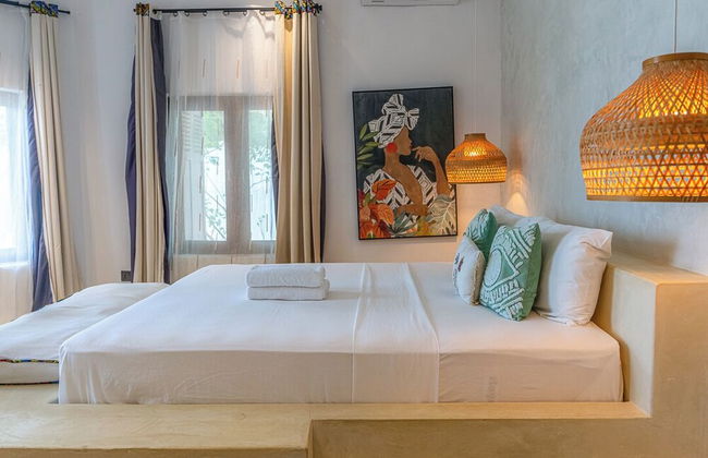 Solymar Staffed Beach Front Villa - Photo 28