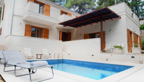 Private luxury Villa BIANCO on Solta for up to 10 persons, heated pool, free parking, very close to the beach! FREE Kajak & Mountainbikes, GREAT living area & privacy! - Foto 2