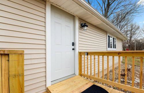 Comfort Cabin - 2BD Family Getaway in Creve Coeur - Photo 24