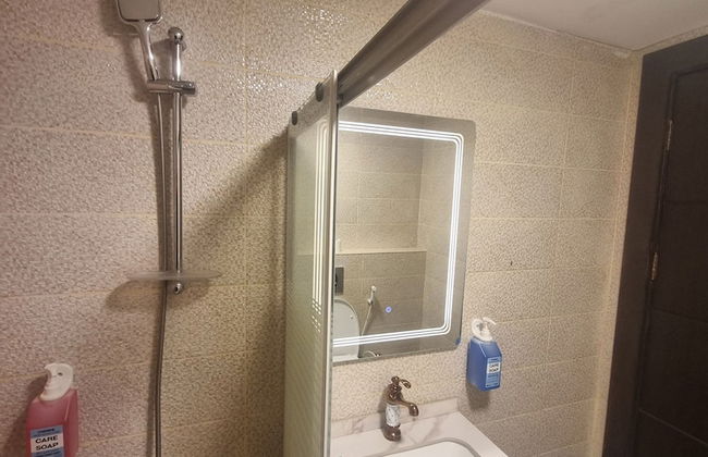 Charming Amman Apartment With Central Air-con & Street Parking - Foto 17