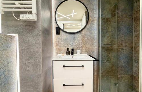 Wrocław Airport Studio with Mezzanine by BookingHost - Foto 19