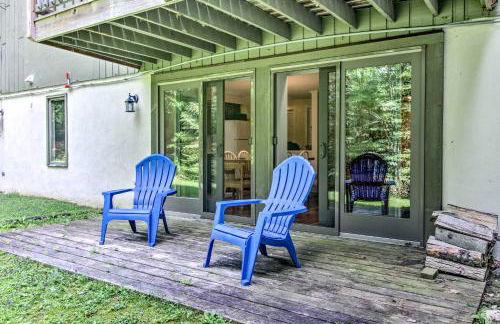 Renovated Ski-InandSki-Out Peru Condo at Bromley Mtn - Foto 3