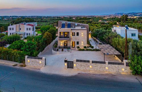 Chris and Stratos villa with private ecologic pool and kid's playground! - Foto 4