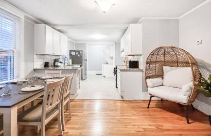 Homey Lodge - Cozy home / Walk to Revolution Mill / Near Downtown / Perfect for groups and family / Free parking - Foto 34