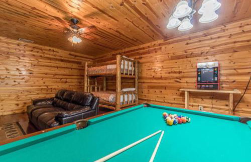 Cozy Creekside Log Cabin w Firepit, Hot Tub, WIFI - Foto 27