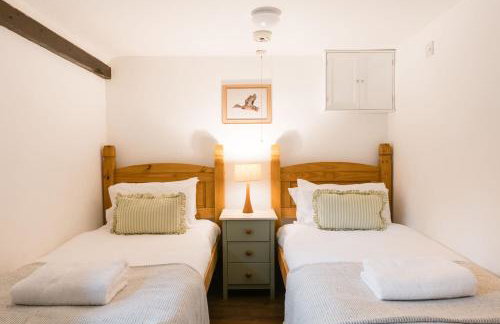 Snug Cotswolds Farm Cottage - The Henloft - Foto 29