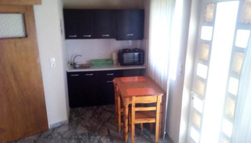 Summertime Apartments - Photo 4