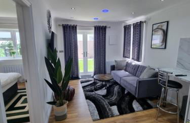 Very Cosy & Lovely 1 Bed Garden Apartment with side access, Suitable for Long Stay and Short Stay - Photo 7