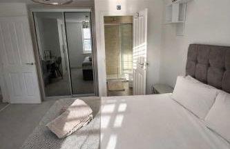 The Grand 4-Bed Ebbsfleet Home - Big Garden & Parking Space, Near Bluewater - Foto 10