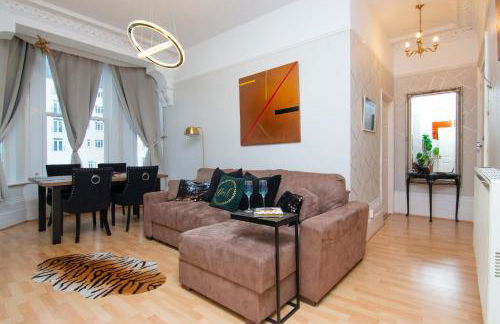 Ann Apartments opposite the Pier with sea view - Photo 3